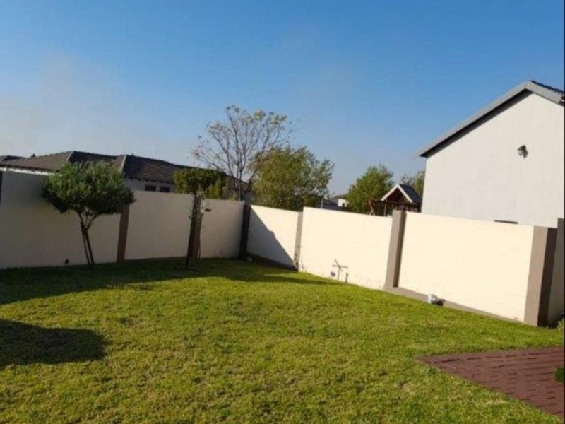 Heavenly 3-Bedroom Home in the Heart of Thatchfield! - Photo 9