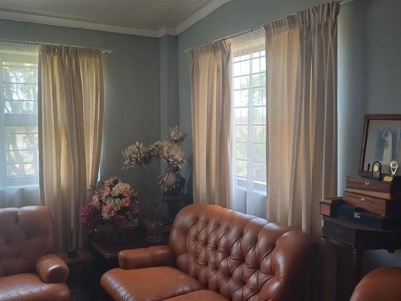 Small and cash crops farm near town . - Photo 9