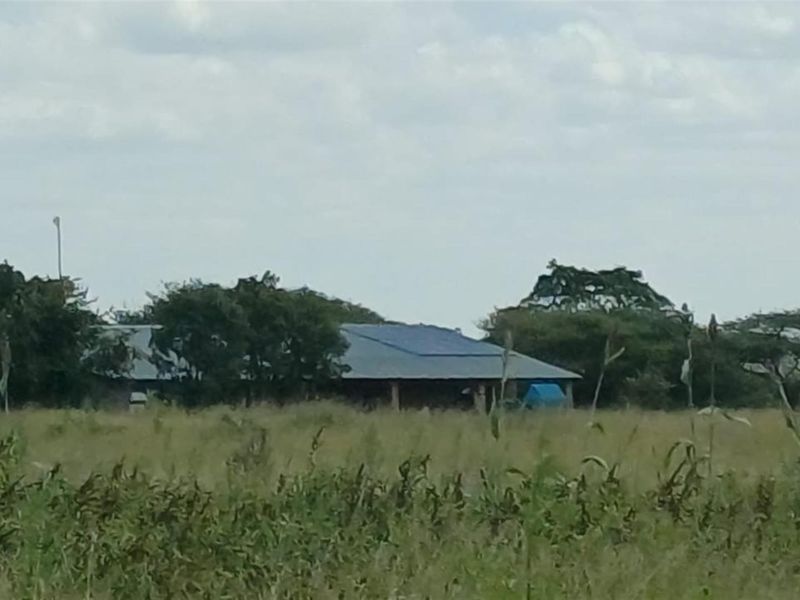 Small and cash crops farm near town . - Photo 3