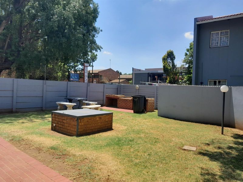 Modern townhouse For Sale in Beyers Park, Boksburg - Photo 4