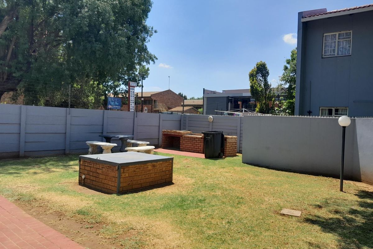Modern townhouse For Sale in Beyers Park, Boksburg - Photo 4