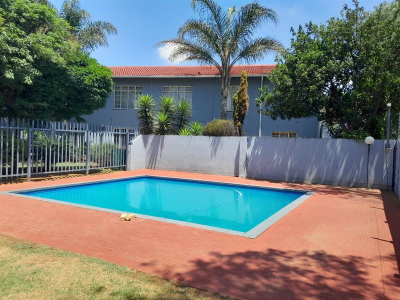 Modern townhouse For Sale in Beyers Park, Boksburg - Photo 3