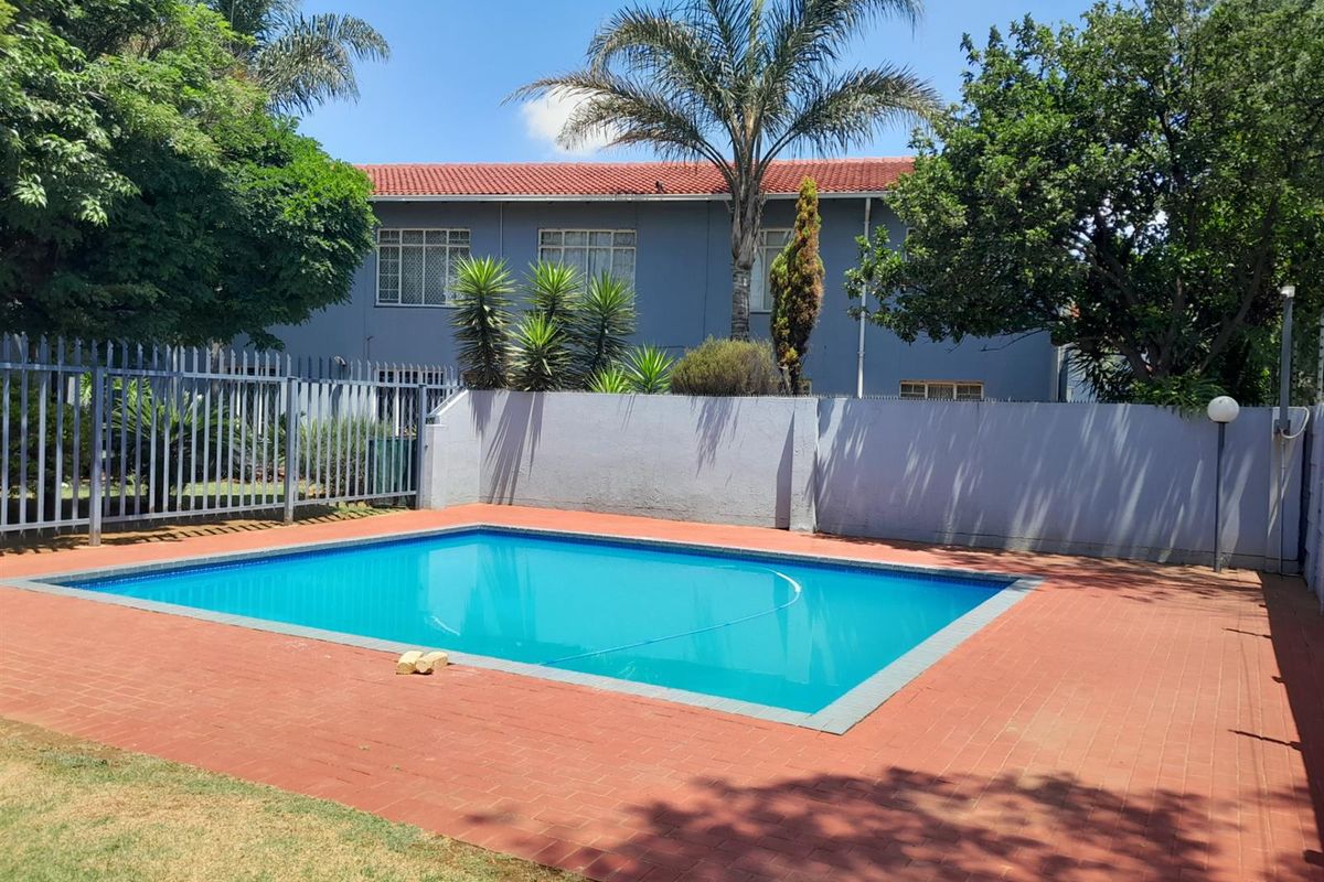 Modern townhouse For Sale in Beyers Park, Boksburg - Photo 3