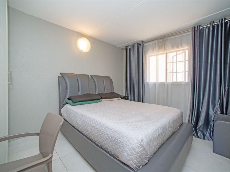 Modern 3-Bedroom Family Home in Secure Bedfordview Complex - Photo 9