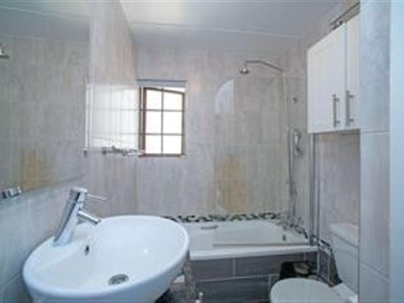 Modern 3-Bedroom Family Home in Secure Bedfordview Complex - Photo 10