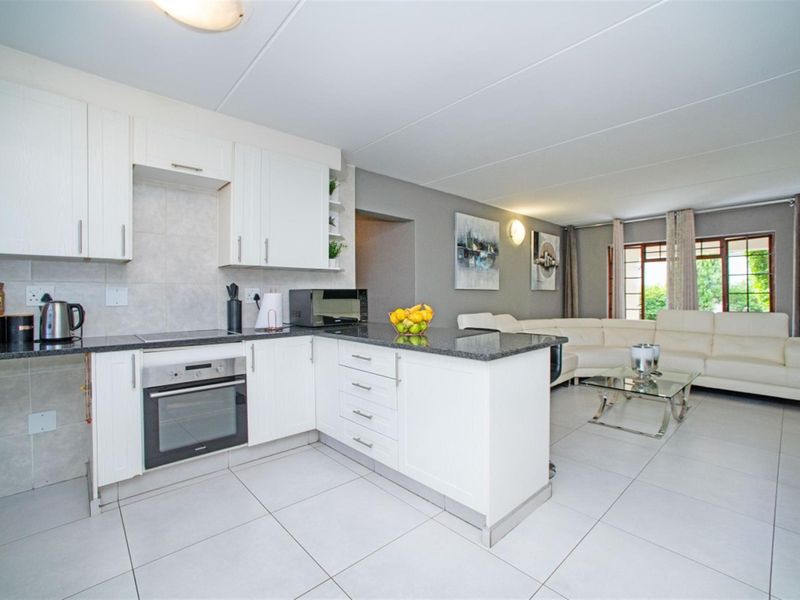 Modern 3-Bedroom Family Home in Secure Bedfordview Complex - Photo 4