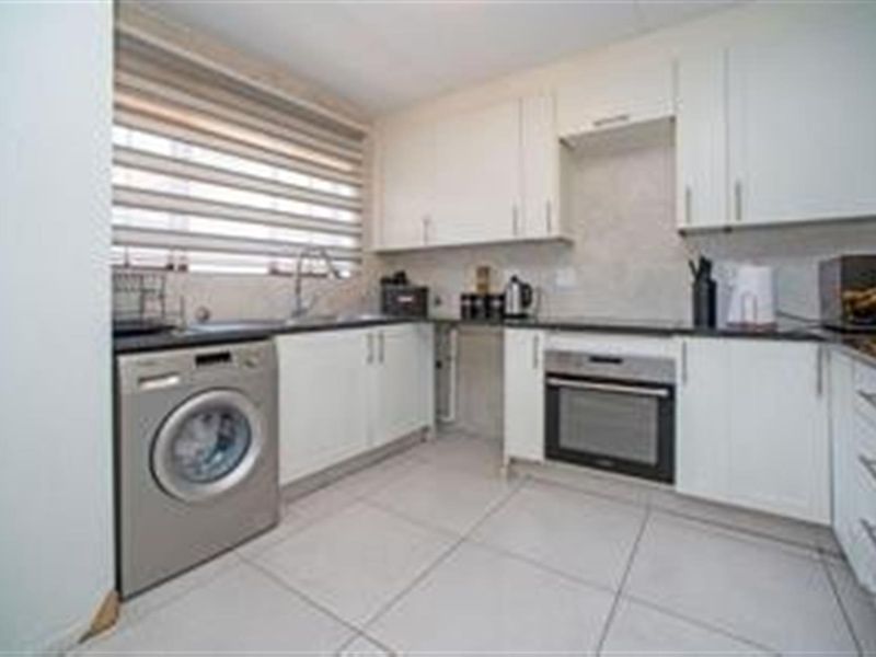 Modern 3-Bedroom Family Home in Secure Bedfordview Complex - Photo 5