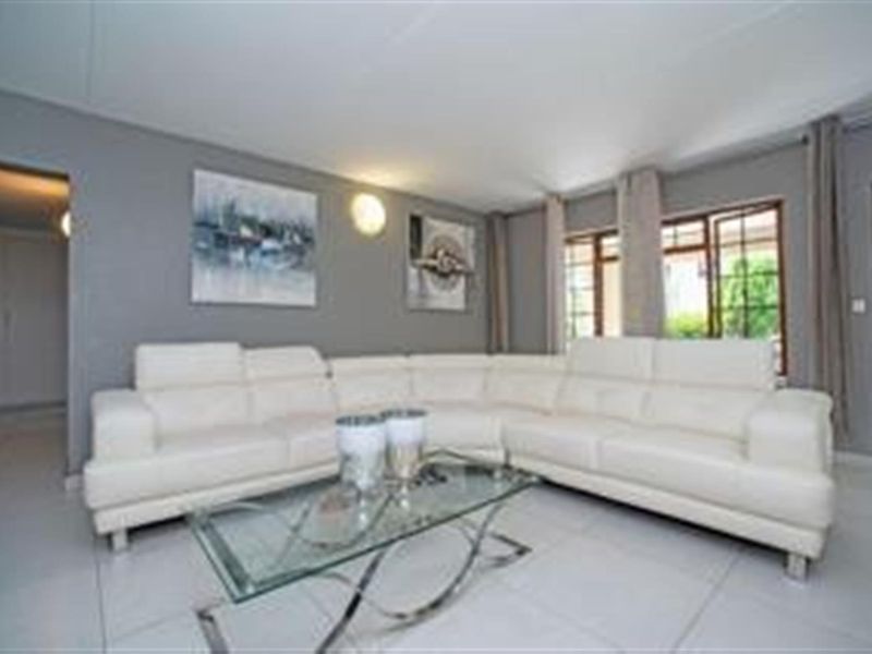 Modern 3-Bedroom Family Home in Secure Bedfordview Complex - Photo 3