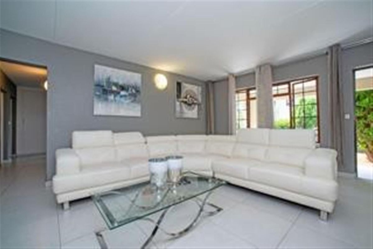 Modern 3-Bedroom Family Home in Secure Bedfordview Complex - Photo 3
