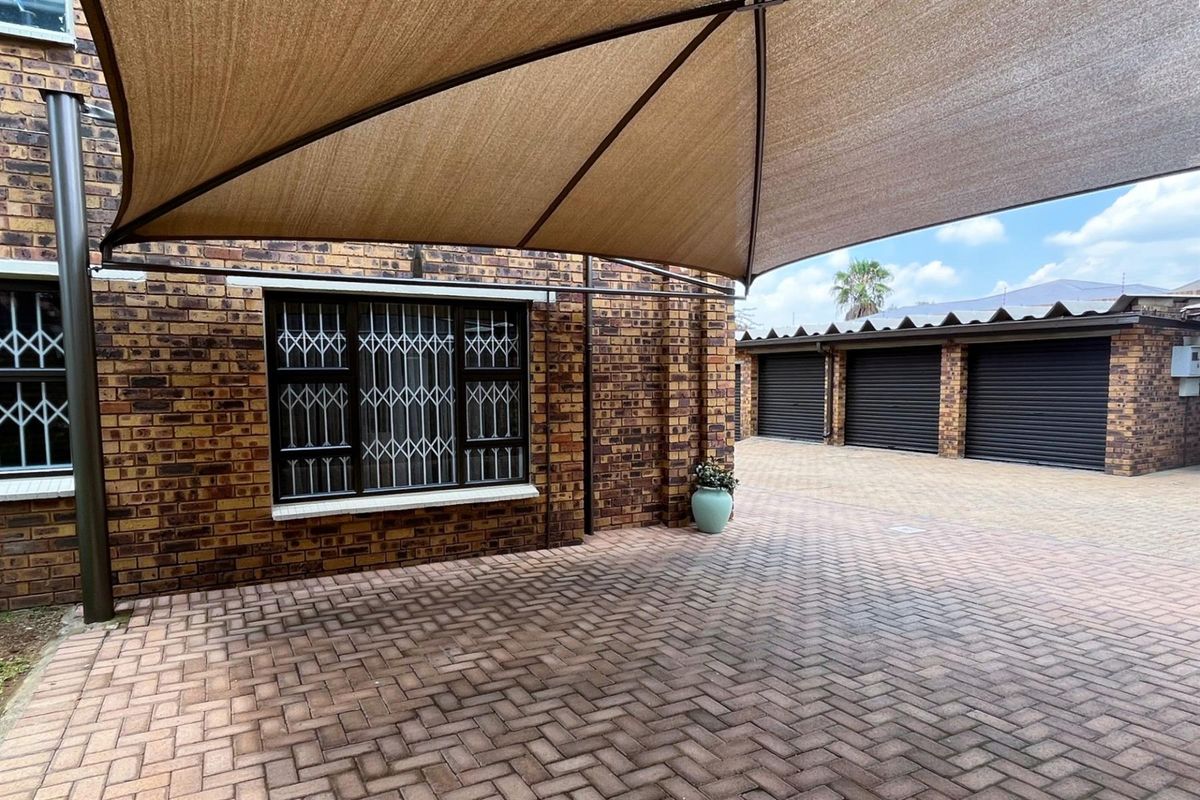 Spacious 3 Bedroom Apartment with Solar For Sale in New Redruth! - Photo 5