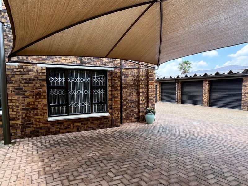 Spacious 3 Bedroom Apartment with Solar For Sale in New Redruth! - Photo 5