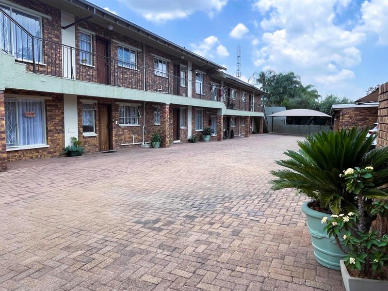 Spacious 3 Bedroom Apartment with Solar For Sale in New Redruth! - Photo 6