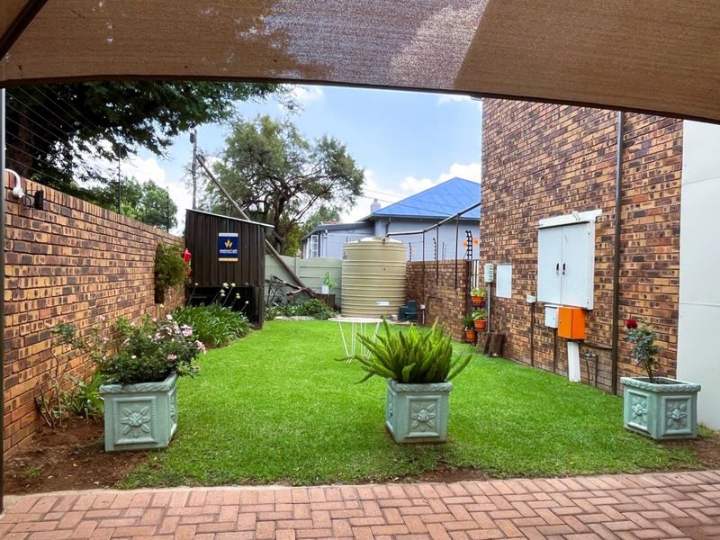 Spacious 3 Bedroom Apartment with Solar For Sale in New Redruth! - Photo 3