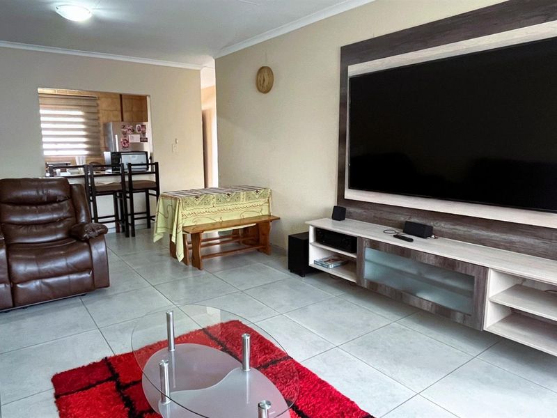 Spacious 3 Bedroom Apartment with Solar For Sale in New Redruth! - Photo 10