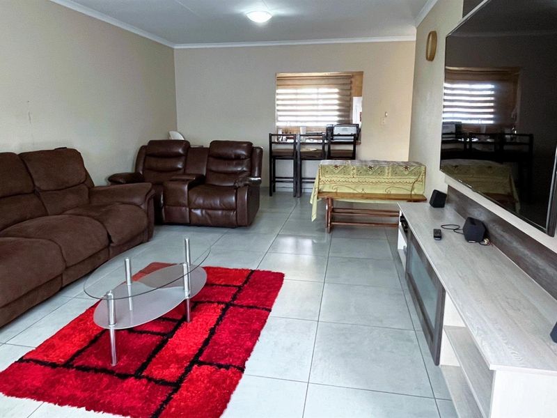 Spacious 3 Bedroom Apartment with Solar For Sale in New Redruth! - Photo 9