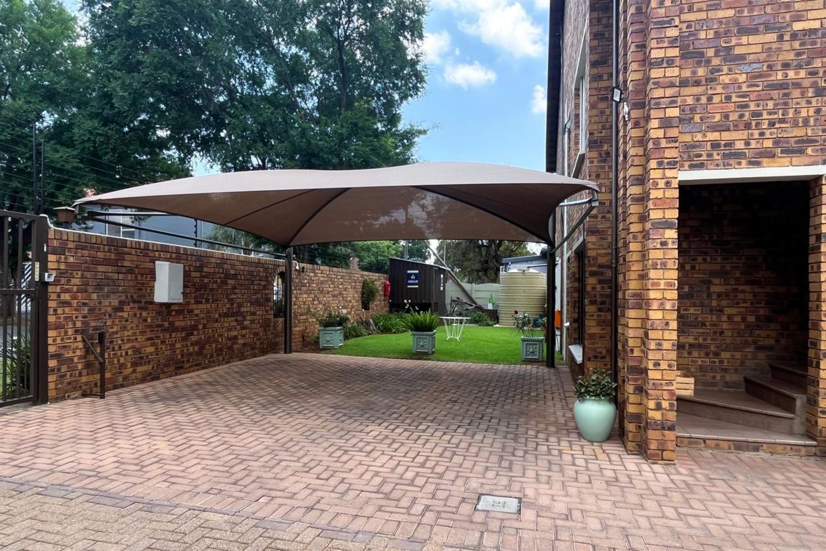 Spacious 3 Bedroom Apartment with Solar For Sale in New Redruth! - Photo 4