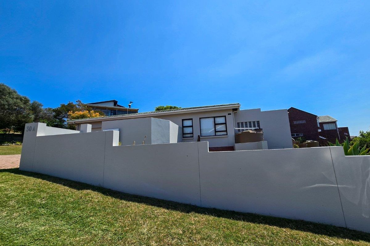 House For Sale in Stilbaai Wes, Stilbaai - Photo 2
