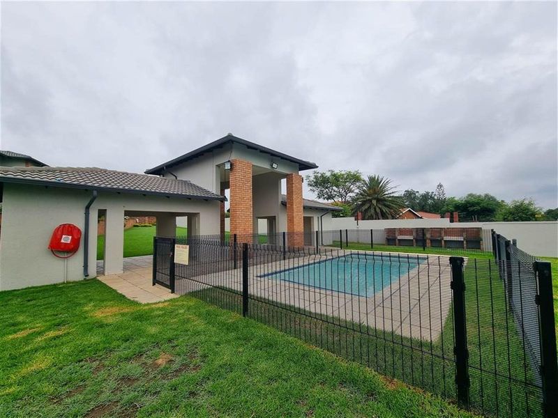 2 Bed Apartment To Rent in Midrand - Photo 1