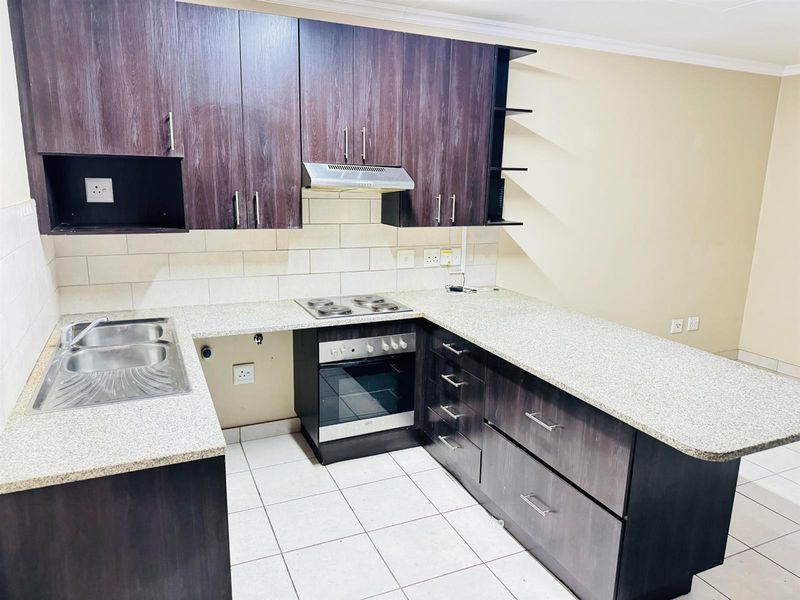 2 Bed Apartment To Rent in Midrand - Photo 4