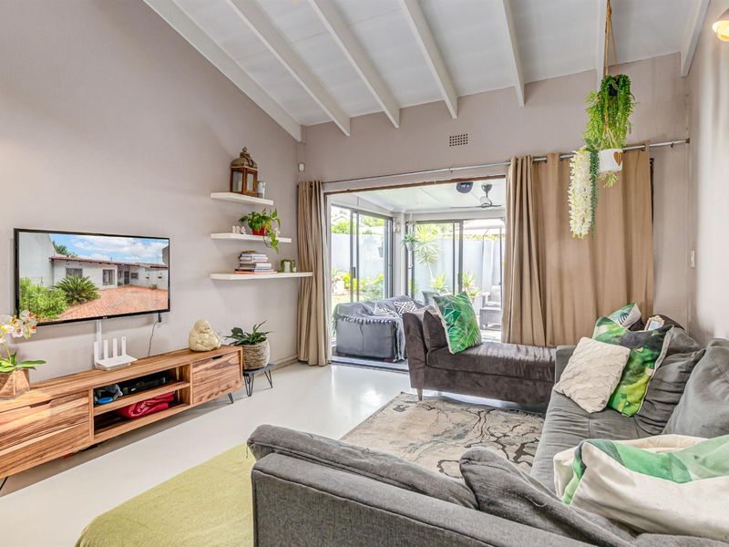 Modern and Charming Semi-Detached 3-Bedroom Townhouse with Exceptional Privacy - Photo 2