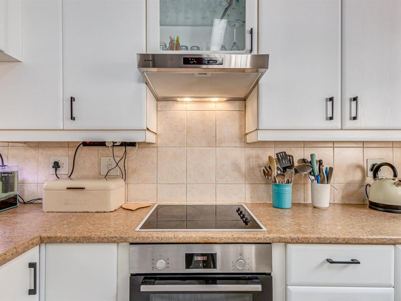 Modern and Charming Semi-Detached 3-Bedroom Townhouse with Exceptional Privacy - Photo 8