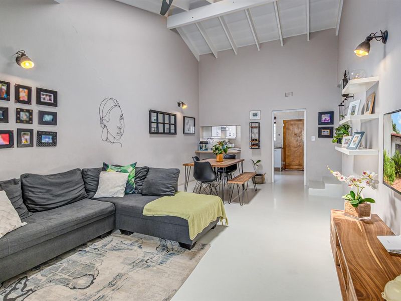 Modern and Charming Semi-Detached 3-Bedroom Townhouse with Exceptional Privacy - Photo 4