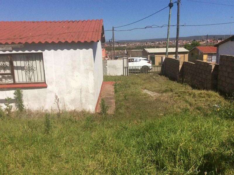 HOUSE FOR SALE IN KWANOBUHLE - Photo 6