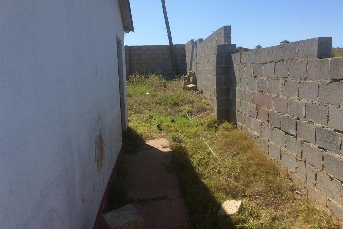 HOUSE FOR SALE IN KWANOBUHLE - Photo 5