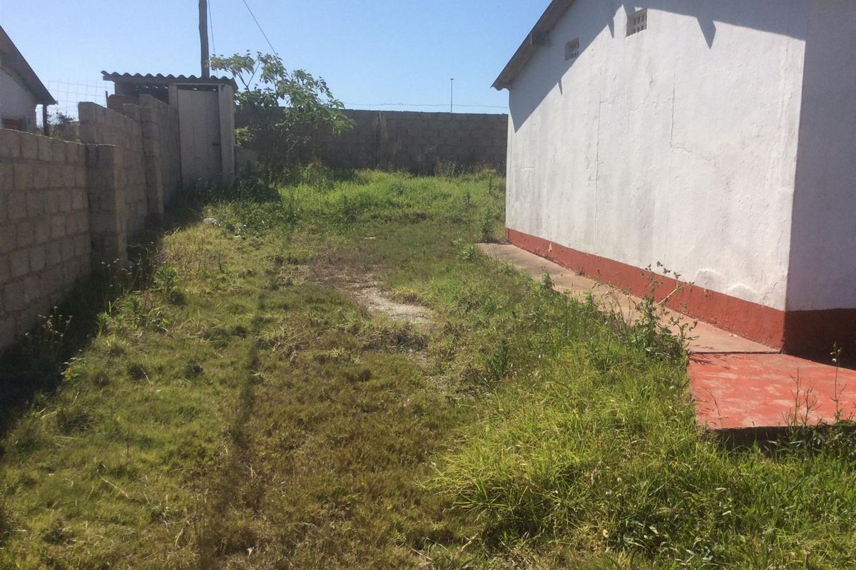 HOUSE FOR SALE IN KWANOBUHLE - Photo 4