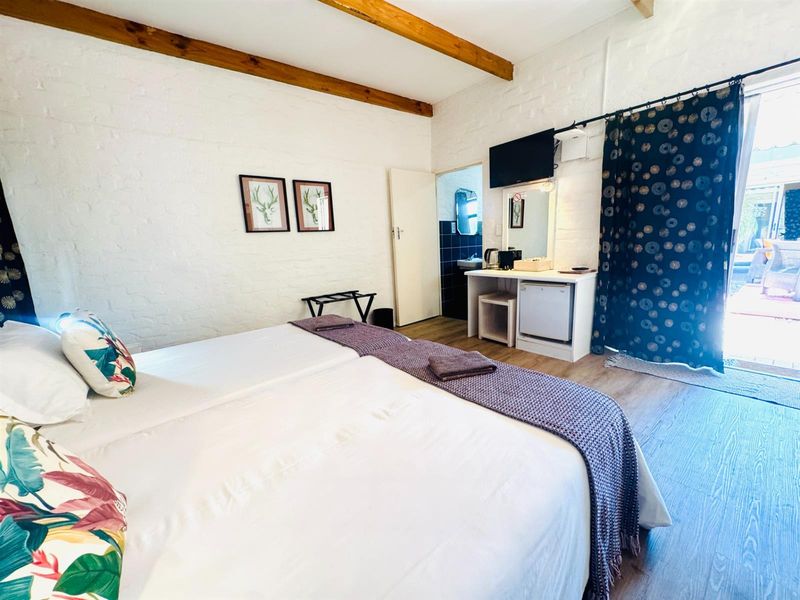 Guest House For Sale in Middedorp, Langebaan - Photo 10