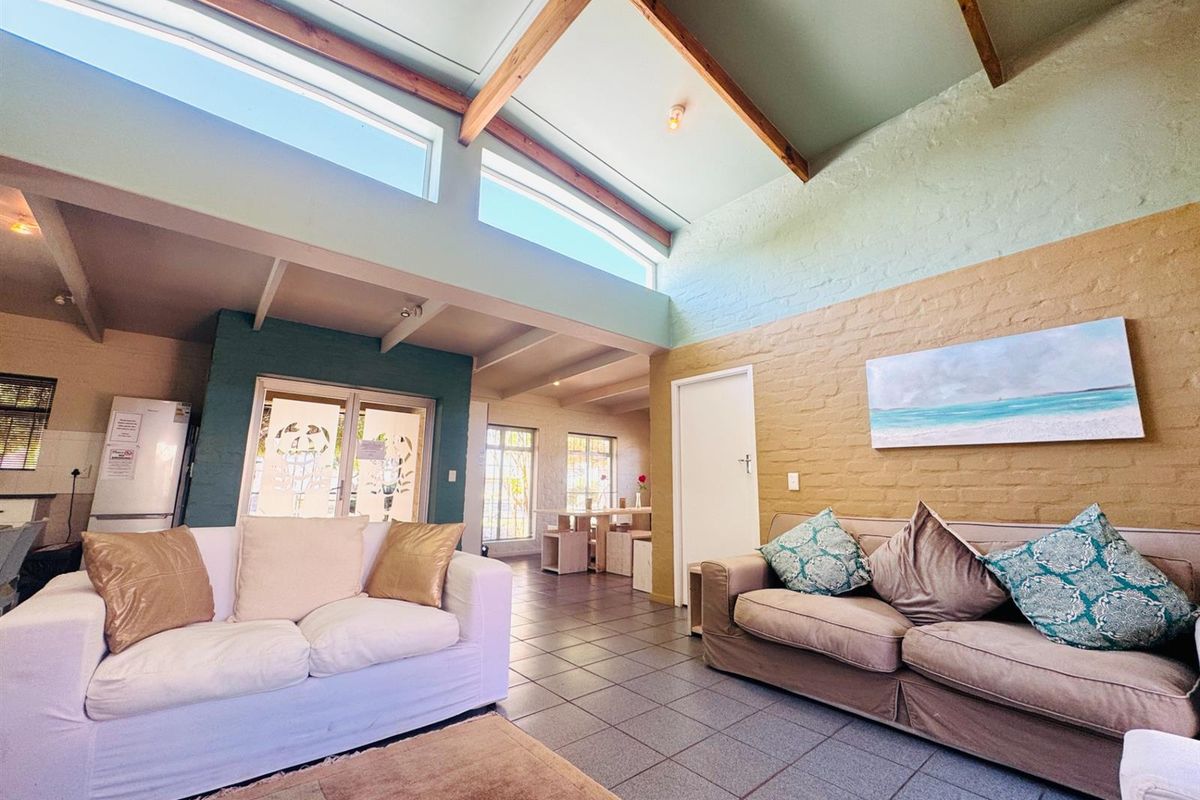 Guest House For Sale in Middedorp, Langebaan - Photo 4