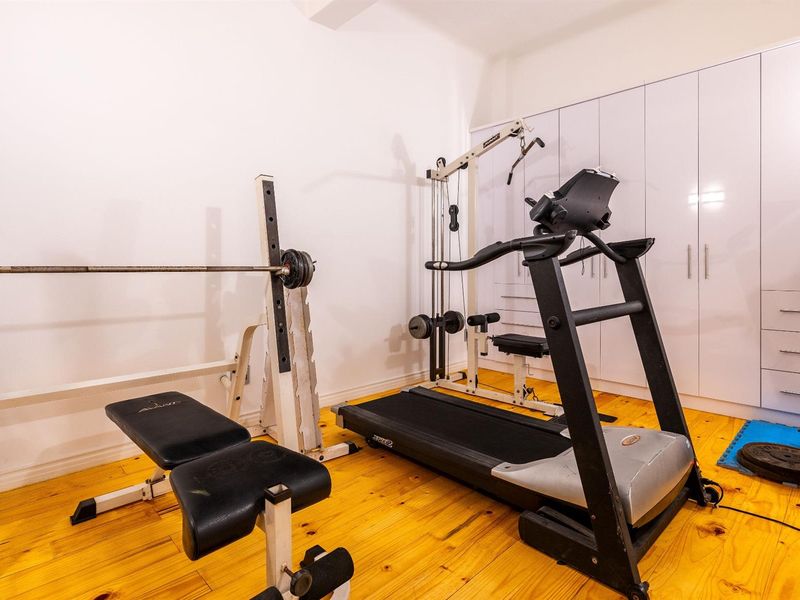 Spacious Urban Loft - Fully Furnished & Airbnb-Ready - Photo 10