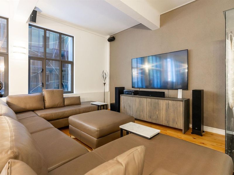 Spacious Urban Loft - Fully Furnished & Airbnb-Ready - Photo 8