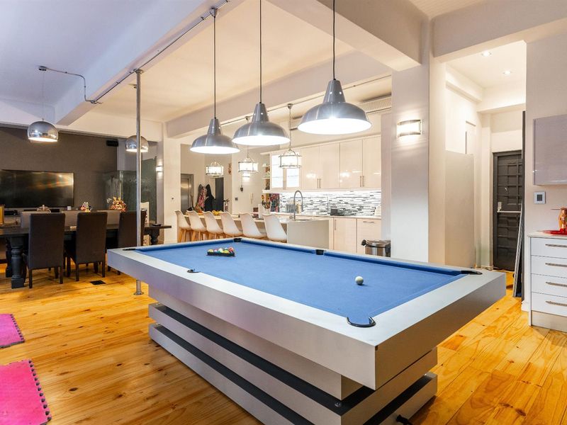 Spacious Urban Loft - Fully Furnished & Airbnb-Ready - Photo 6