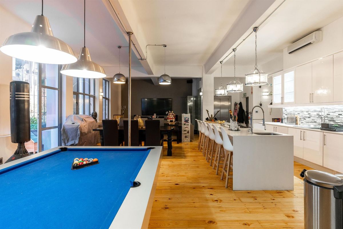 Spacious Urban Loft - Fully Furnished & Airbnb-Ready - Photo 5