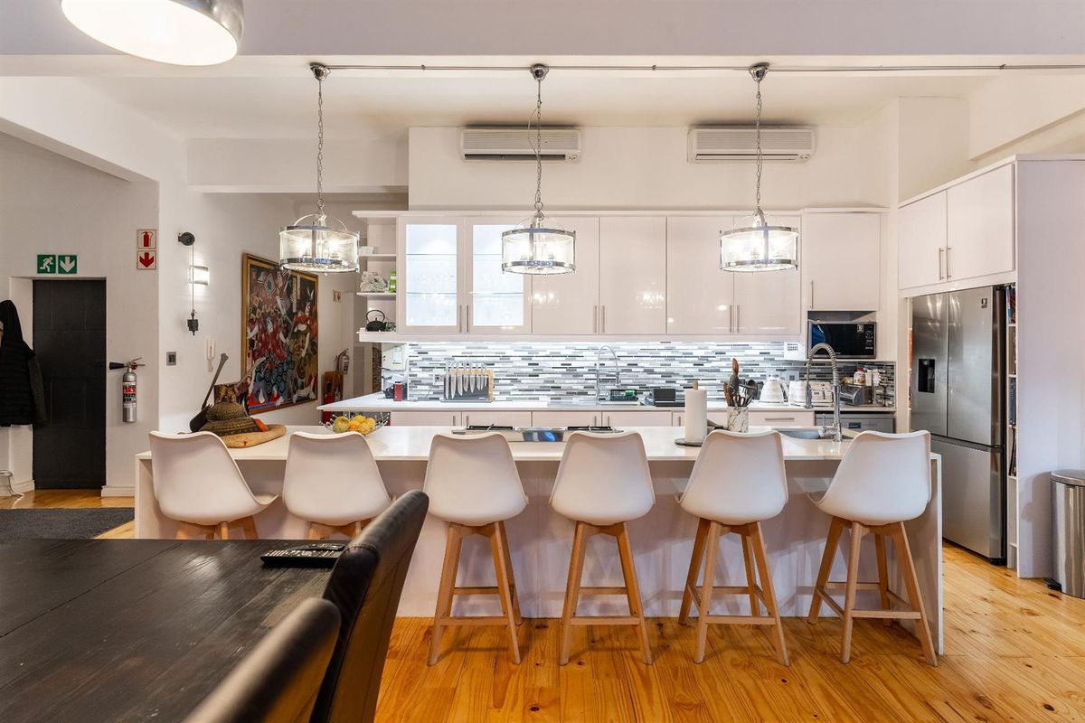 Spacious Urban Loft - Fully Furnished & Airbnb-Ready - Photo 2