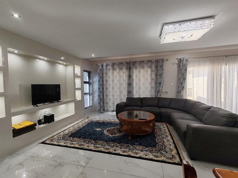 5 Bedroom House in Elawini Estate - Photo 7