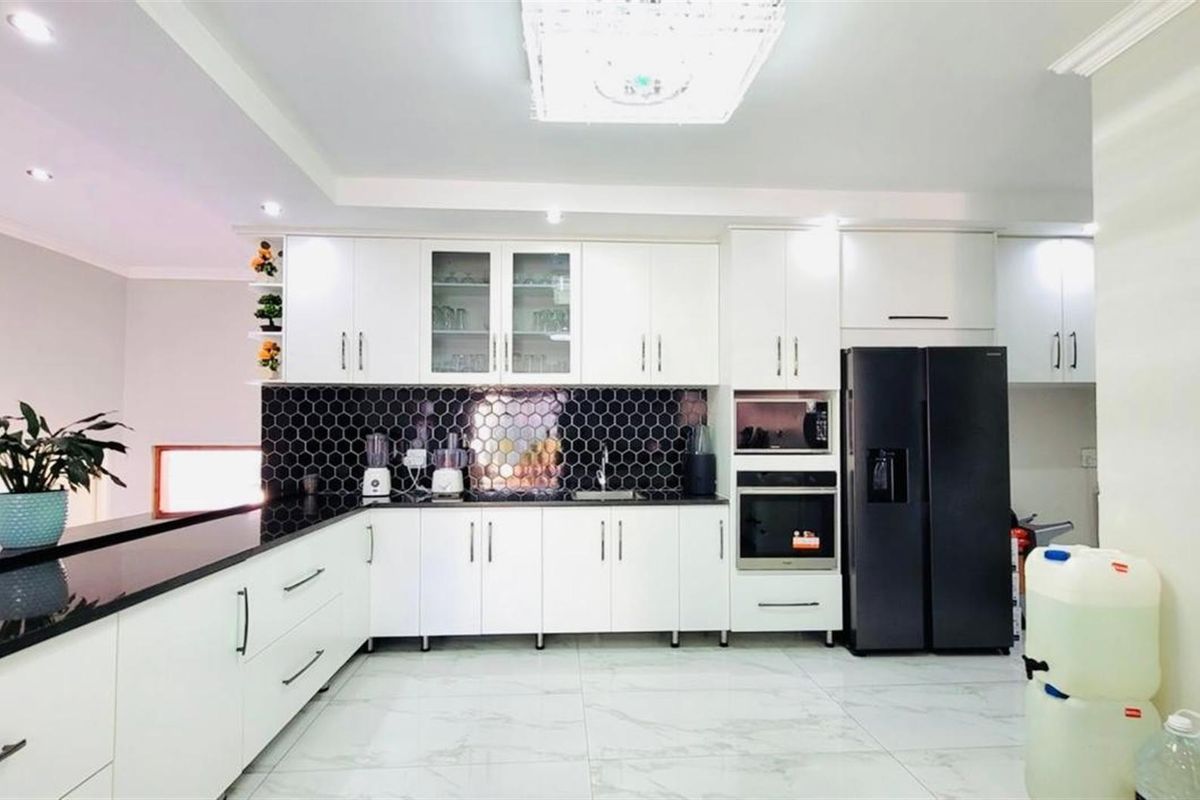 5 Bedroom House in Elawini Estate - Photo 4