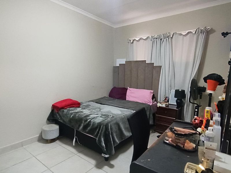 Ground Floor Apartment - Oakglen - Neat and Secure - Photo 10