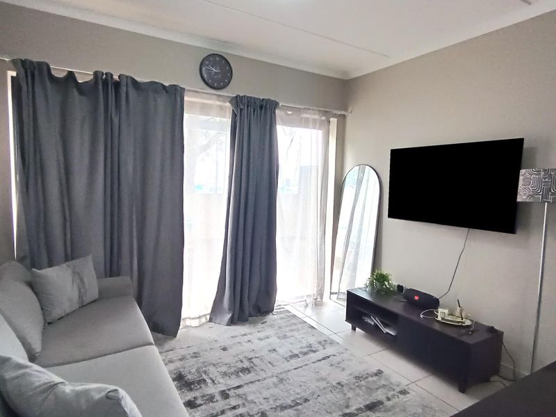 Ground Floor Apartment - Oakglen - Neat and Secure - Photo 7