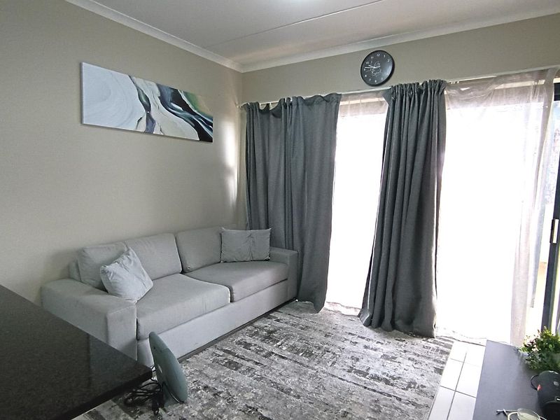 Ground Floor Apartment - Oakglen - Neat and Secure - Photo 6