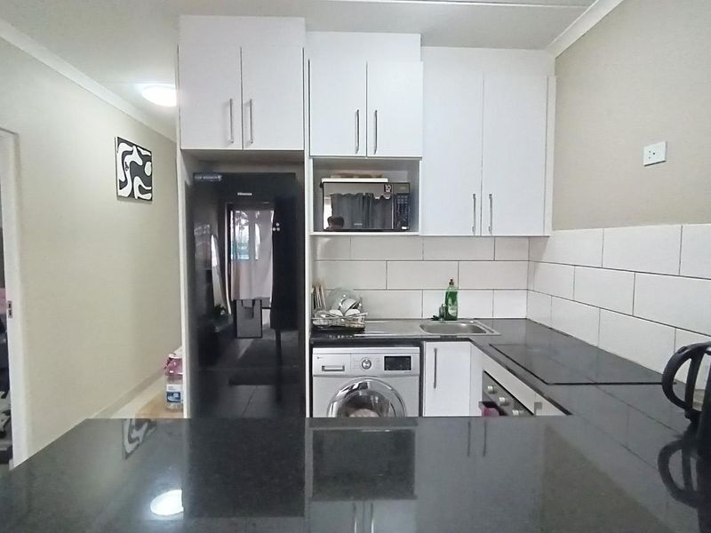 Ground Floor Apartment - Oakglen - Neat and Secure - Photo 5