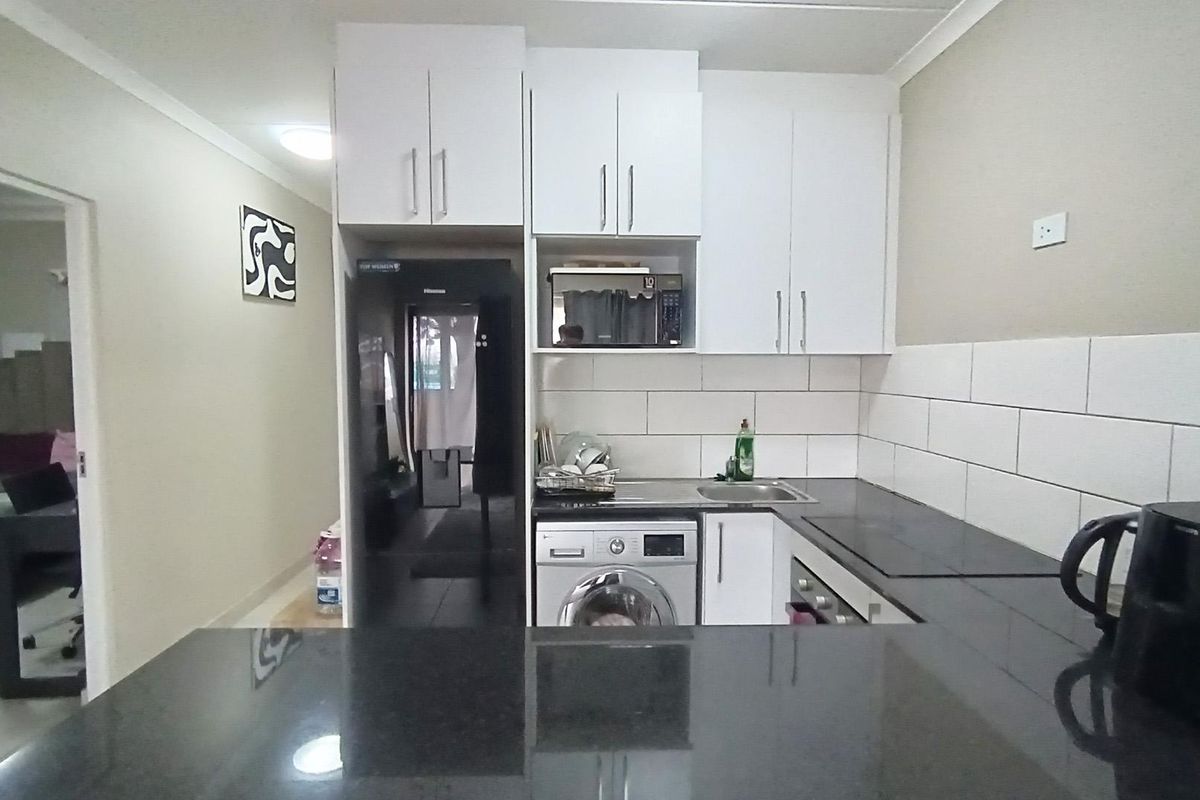 Ground Floor Apartment - Oakglen - Neat and Secure - Photo 5