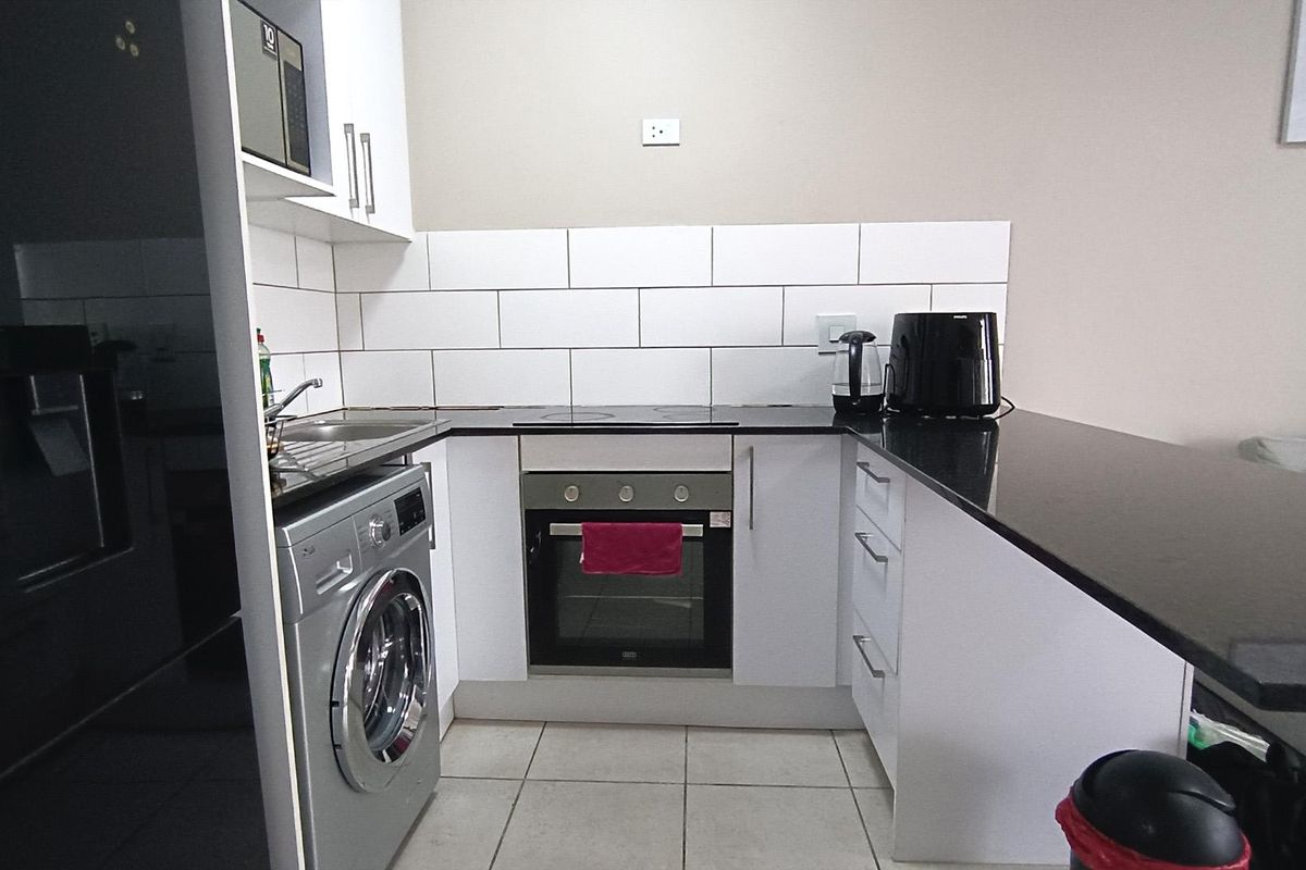 Ground Floor Apartment - Oakglen - Neat and Secure - Photo 4