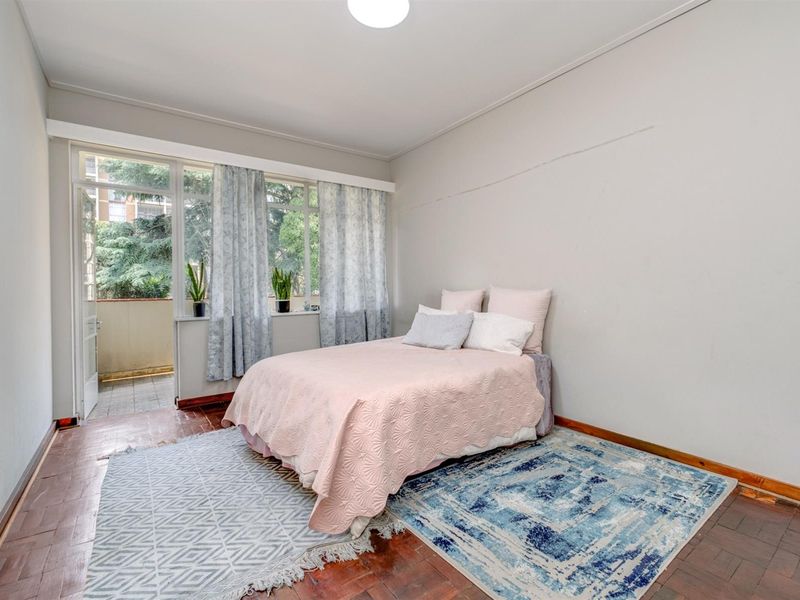 2 Bedroom Apartment in Parktown - Photo 9