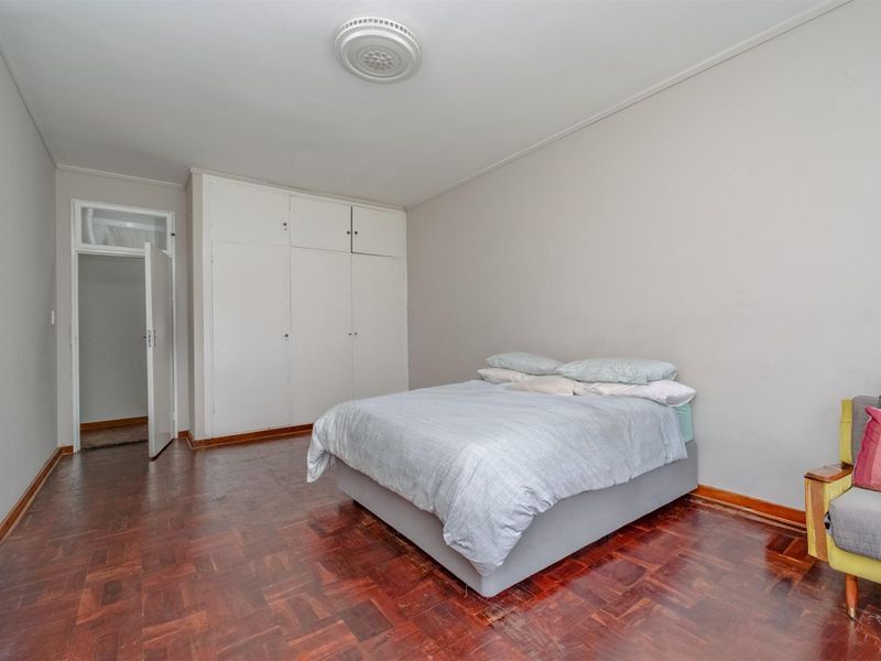 2 Bedroom Apartment in Parktown - Photo 8