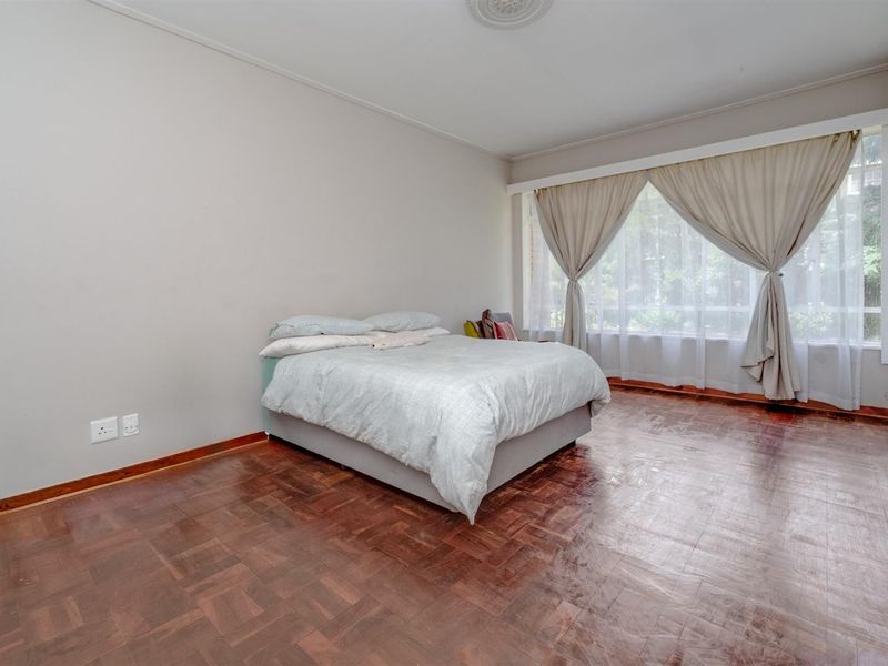 2 Bedroom Apartment in Parktown - Photo 7