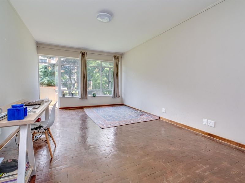 2 Bedroom Apartment in Parktown - Photo 2