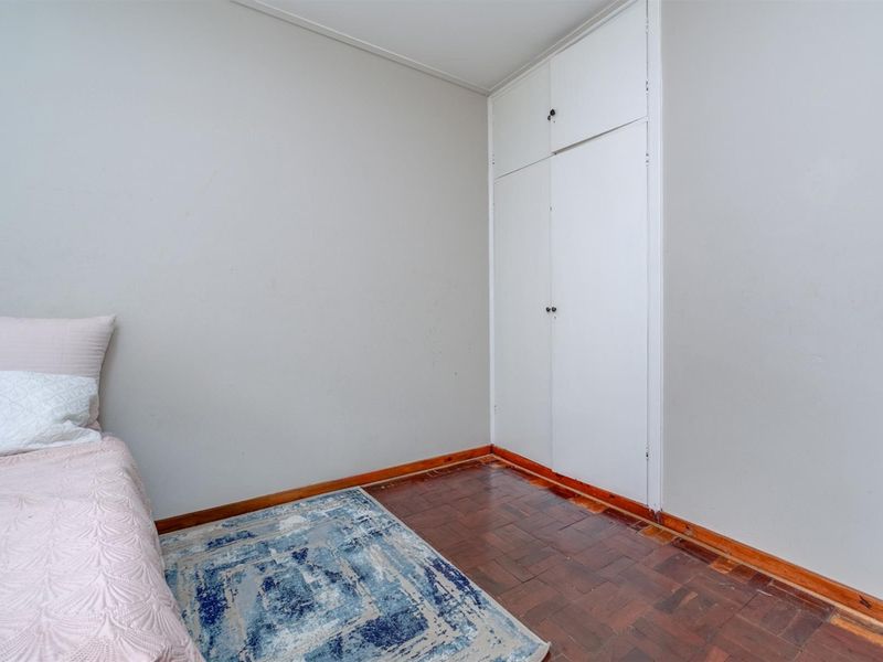 2 Bedroom Apartment in Parktown - Photo 6