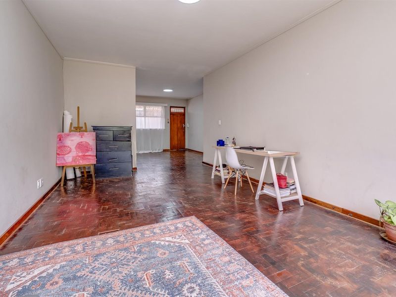 2 Bedroom Apartment in Parktown - Photo 4